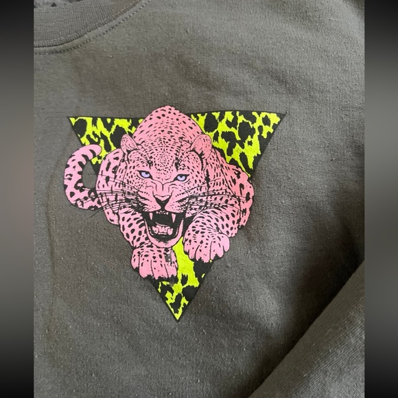 Super cute Def Leppard sweatshirt - Picture 2 of 4